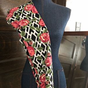 Lularoe Rose Leggings OS